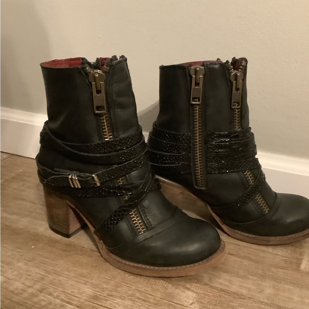 HARD TO FIND Freebird by Steven Balboa booties. Size 7. Black